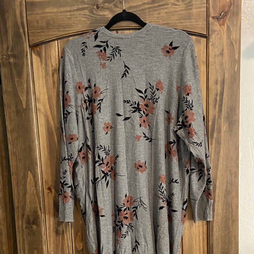 Torrid Gray Floral Cardigan - Picture 7 of 7